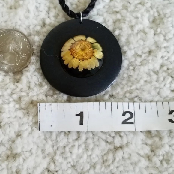 Sunflower Black Pendant‎ Necklace - Picture 2 of 8